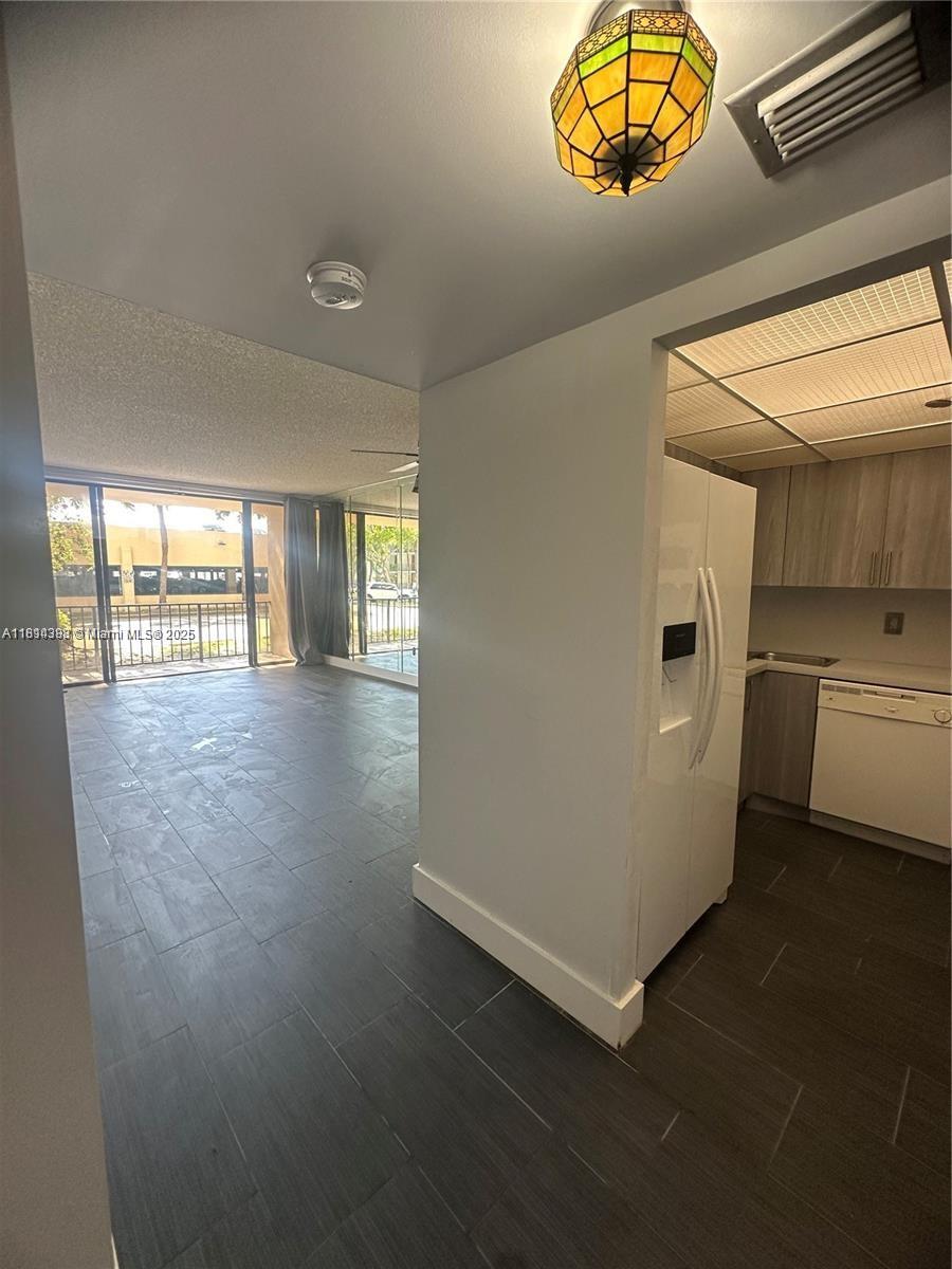 GREENWICH PH I CONDO - Residential Lease