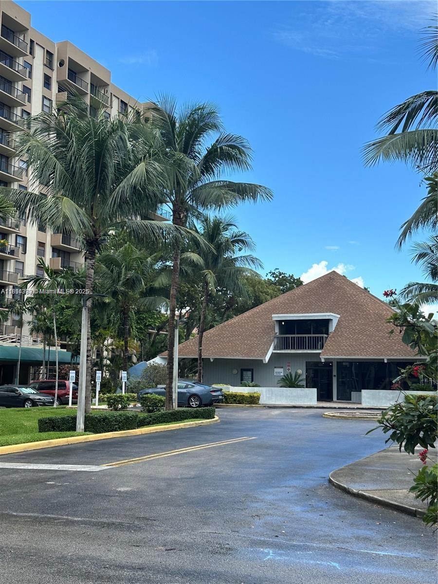 GREENWICH PH I CONDO - Residential Lease