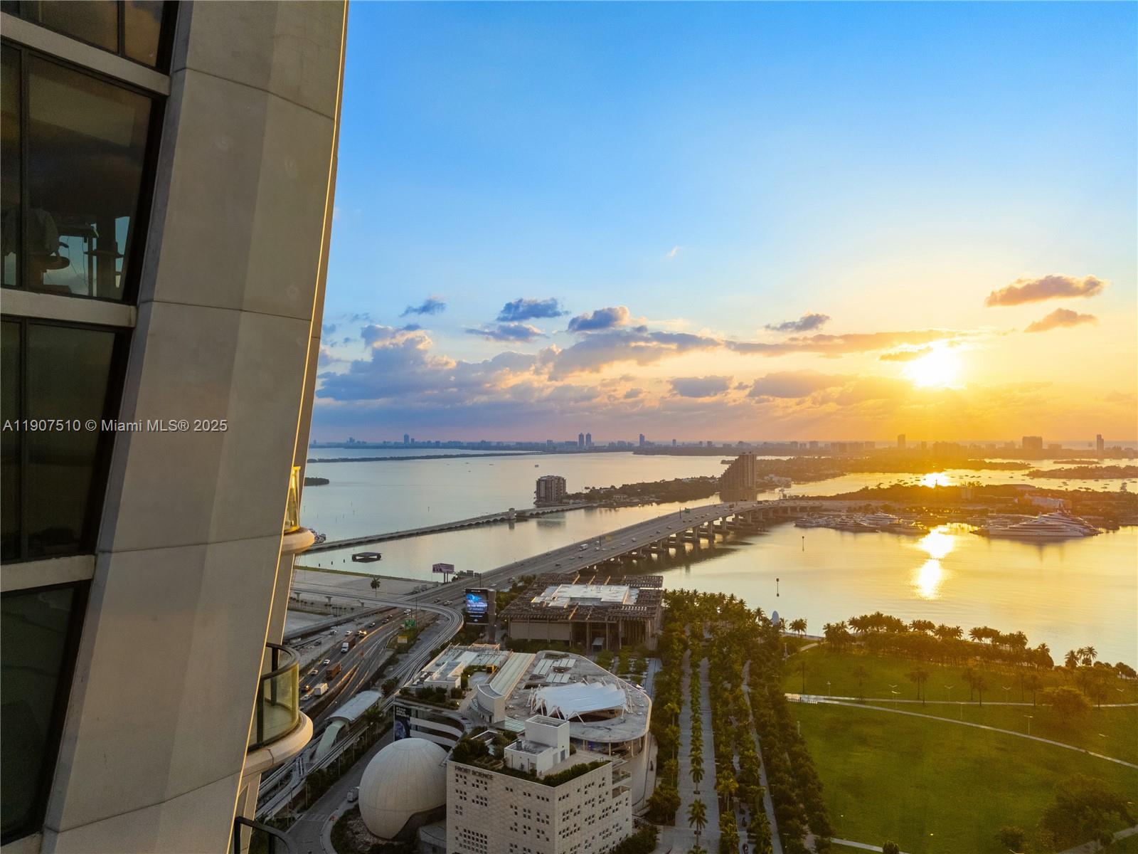 1000 Museum - Residential