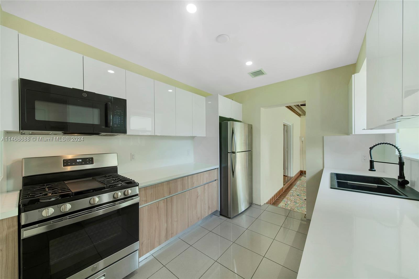 SHERWOOD FOREST - Residential Lease