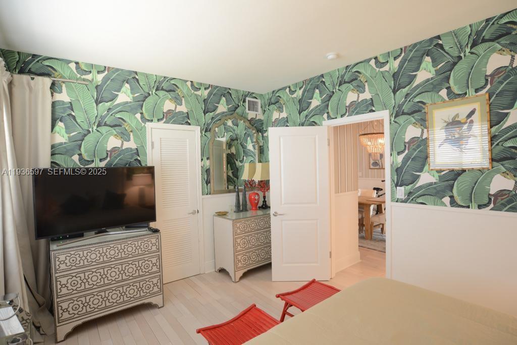 THE GIBSON CONDO - Residential
