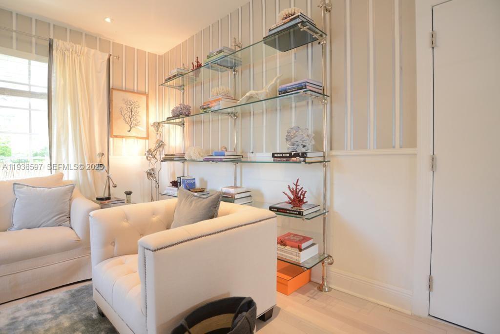 THE GIBSON CONDO - Residential