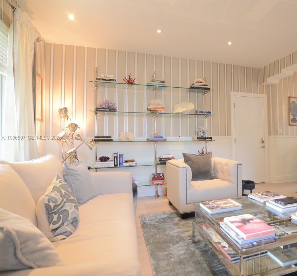 THE GIBSON CONDO - Residential
