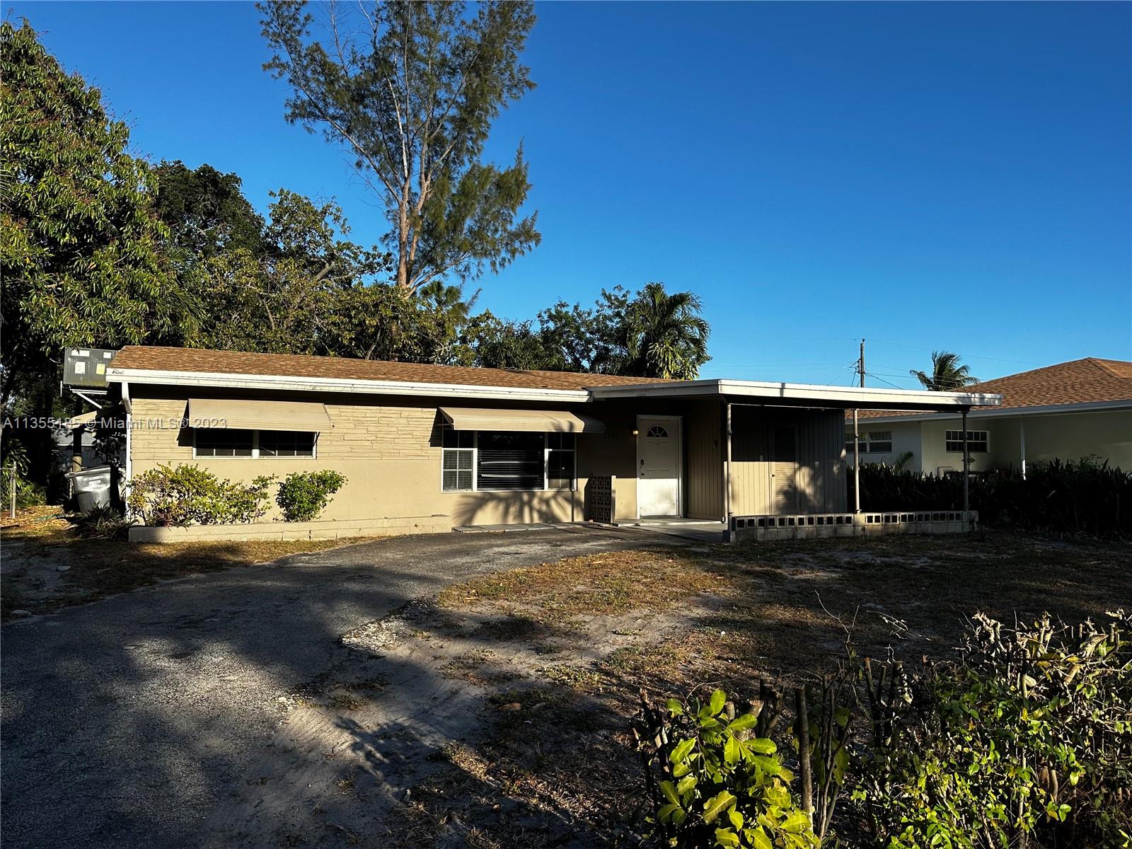 Professionally Maintained and Managed 3 bedroom 2 bathroom. home. Features updated exterior paint as well as an updated interior throughout. Kitchen is updated and features newer appliances. Incredible investment opportunity or perfect for first time homes buyer. Ready to show priced to sell.