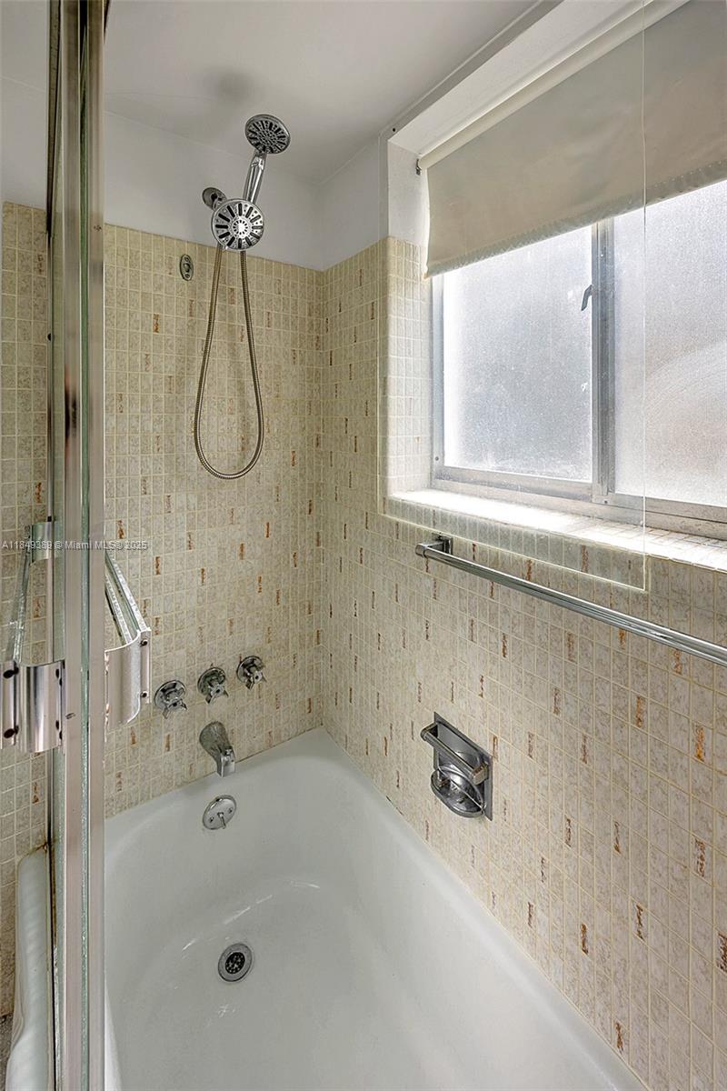 LAKESIDE POINT APT 14 CON - Residential Lease