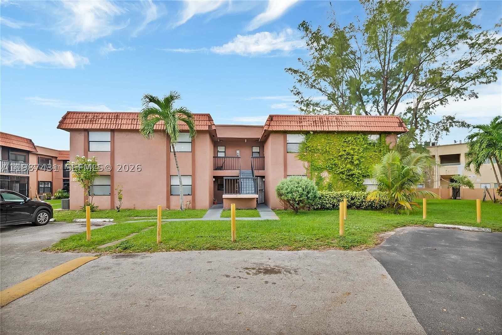 LAGO GRANDE CONDO THREE B - Residential