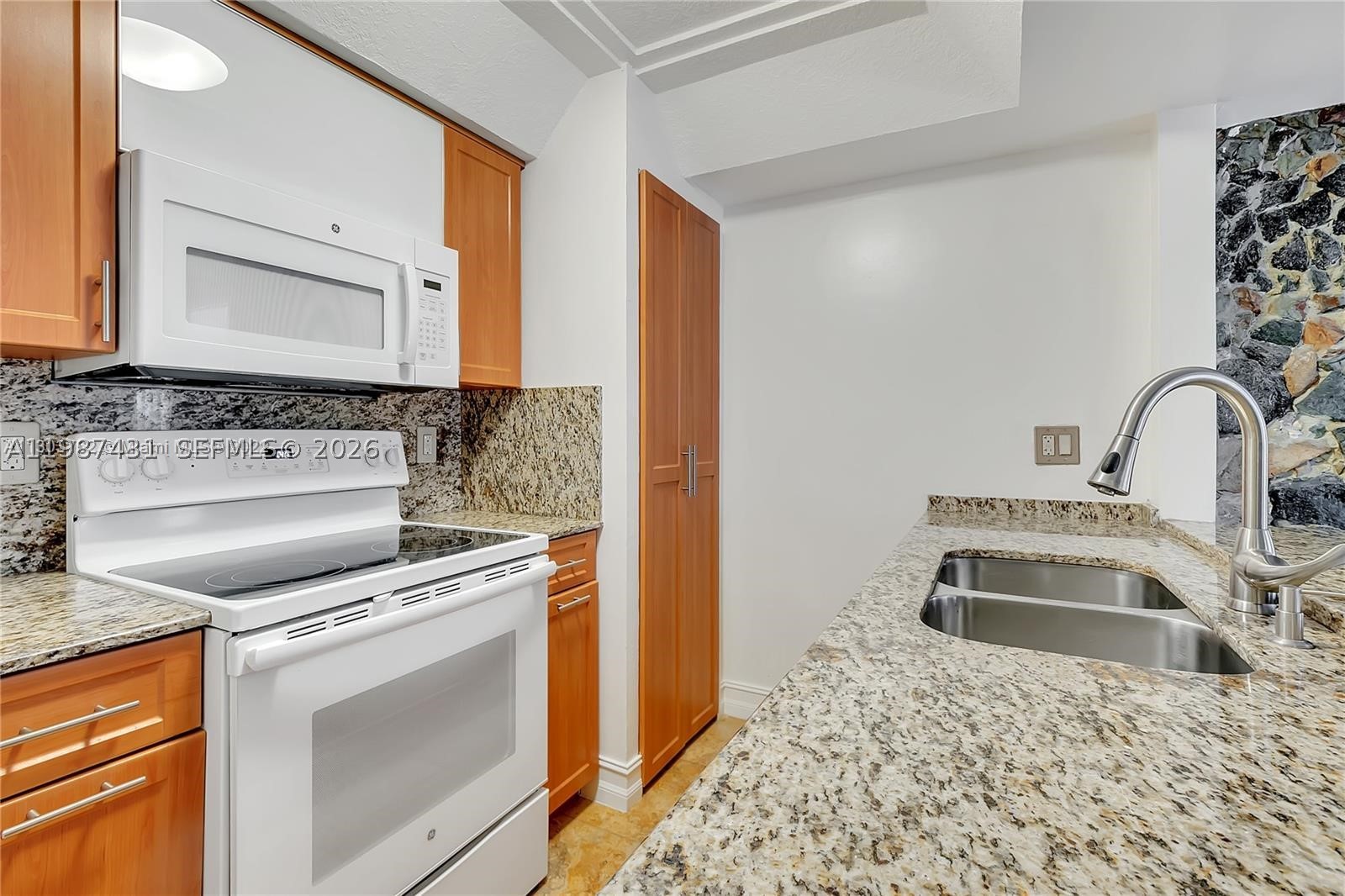 LAGO GRANDE CONDO THREE B - Residential