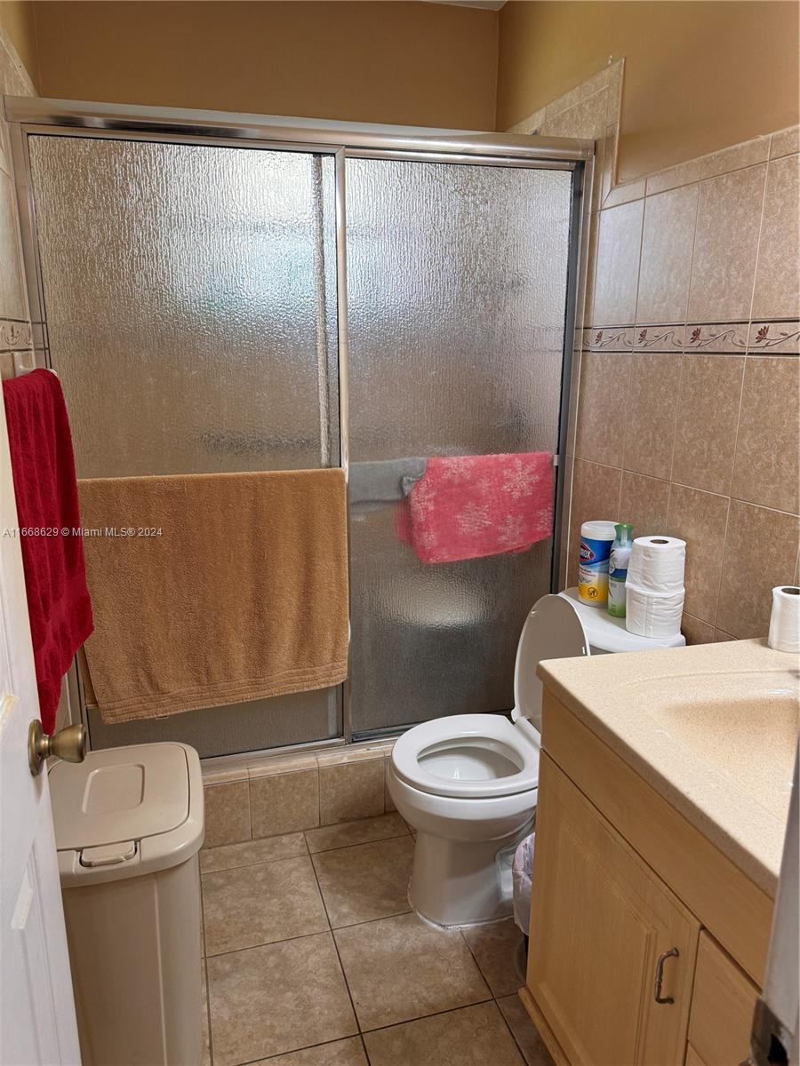 HIALEAH ESTATES - Residential