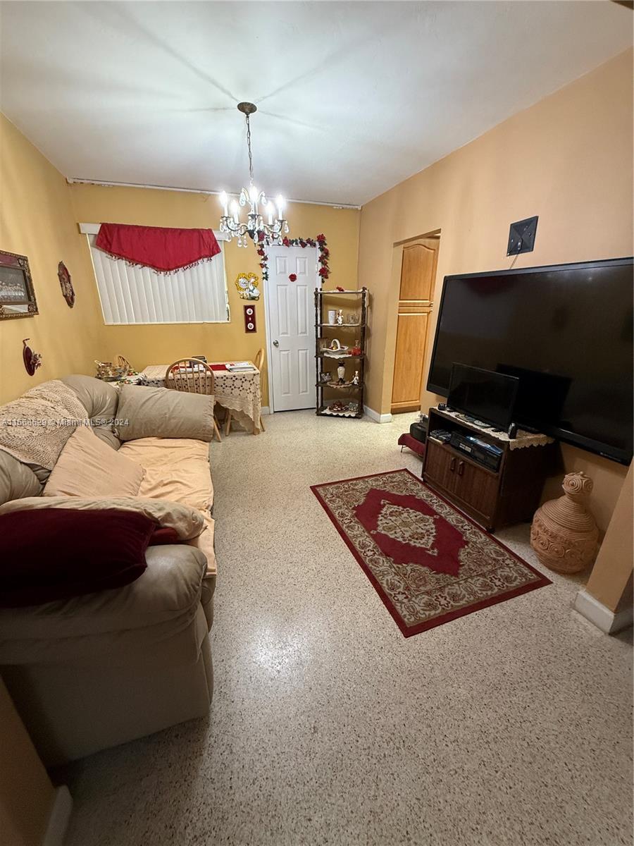 HIALEAH ESTATES - Residential