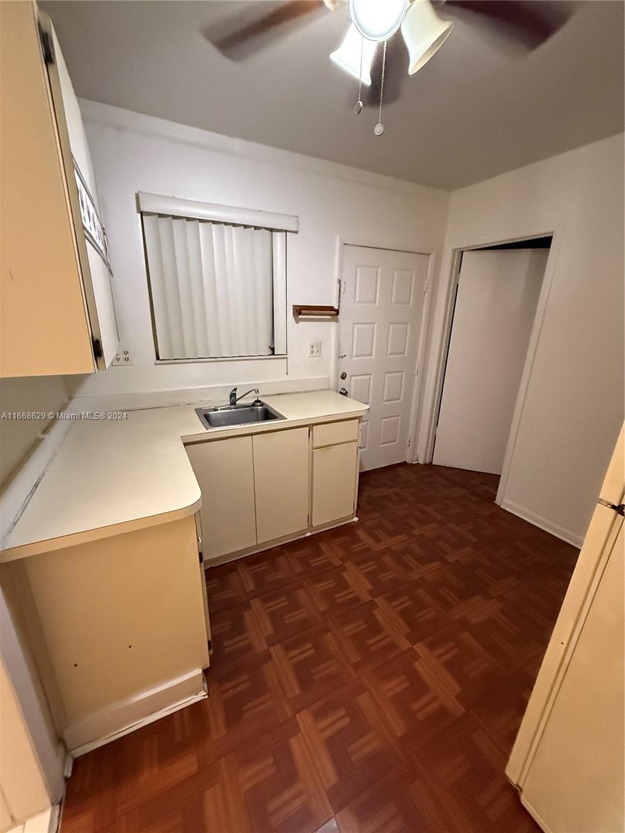 HIALEAH ESTATES - Residential
