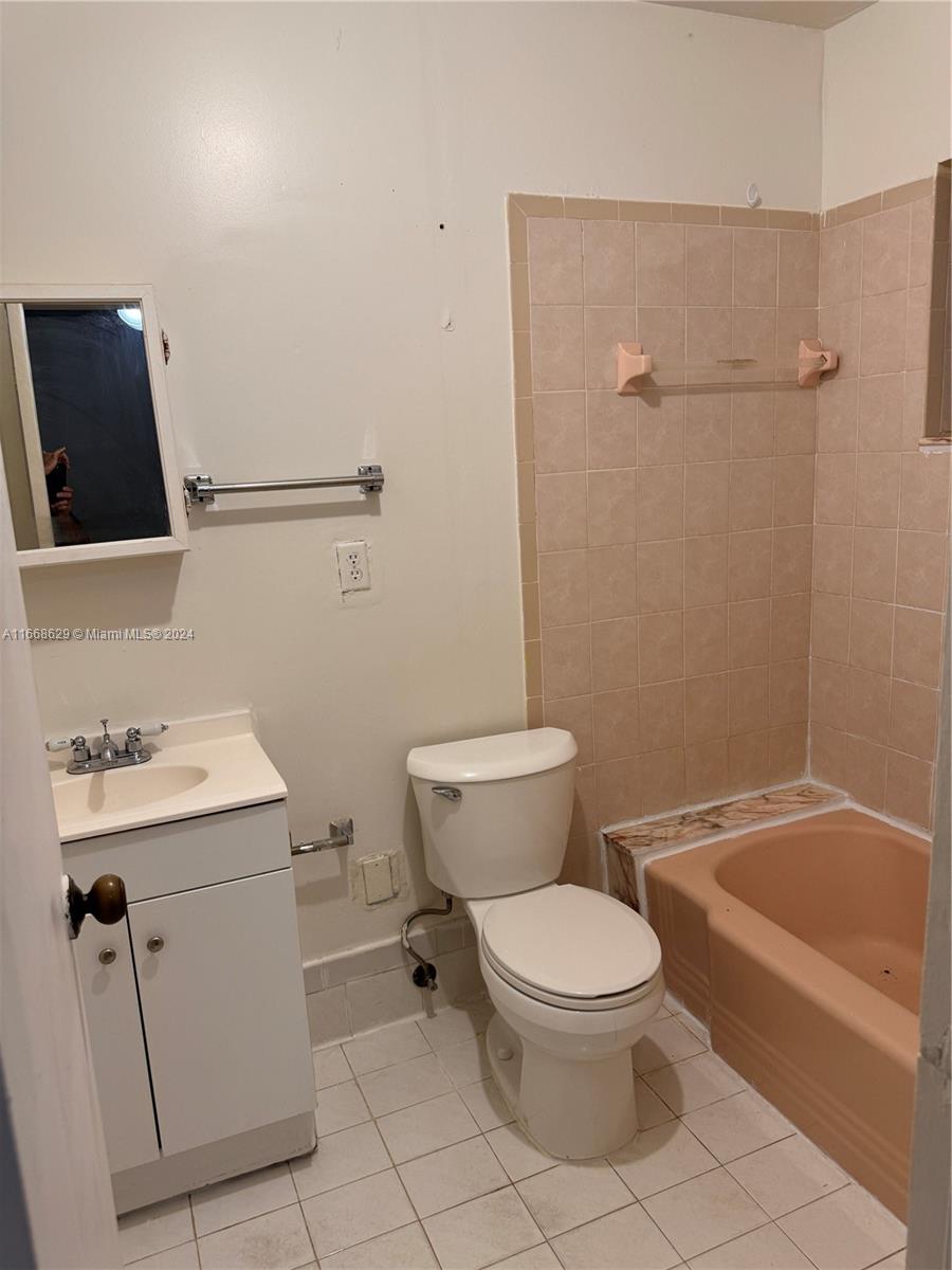 HIALEAH ESTATES - Residential