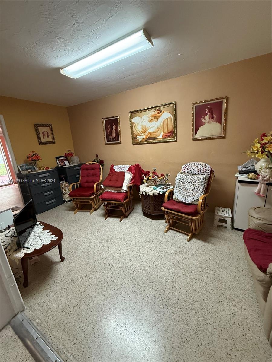 HIALEAH ESTATES - Residential