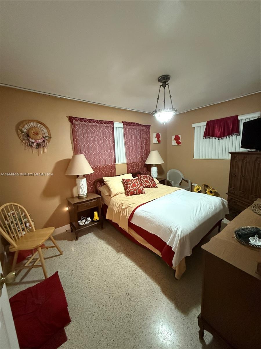 HIALEAH ESTATES - Residential