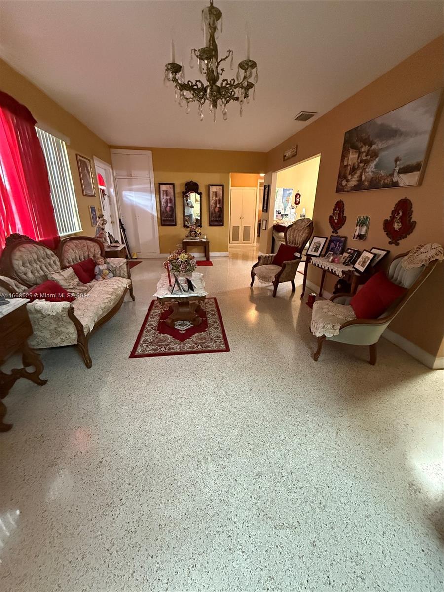 HIALEAH ESTATES - Residential
