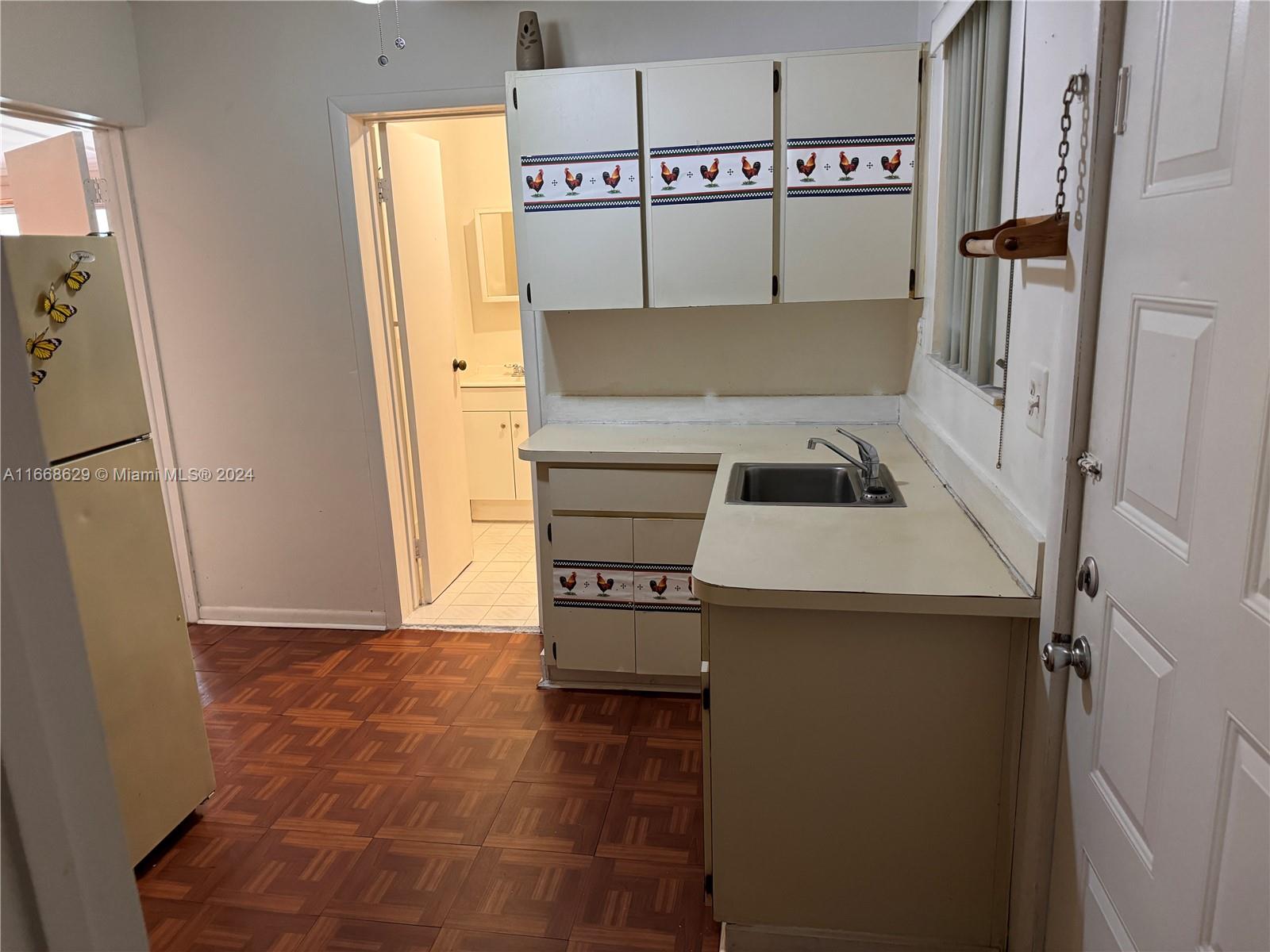 HIALEAH ESTATES - Residential