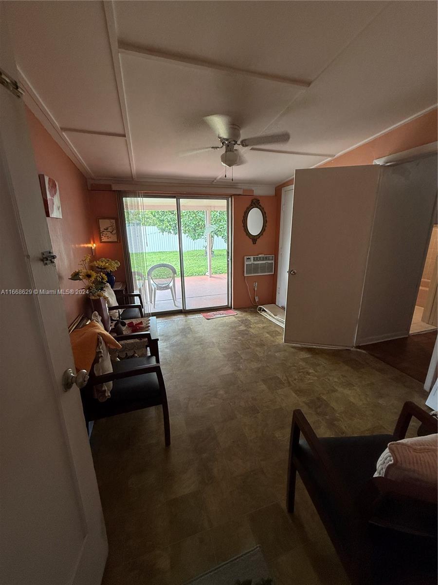 HIALEAH ESTATES - Residential