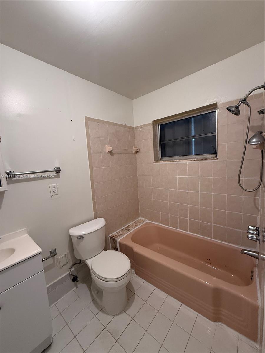 HIALEAH ESTATES - Residential