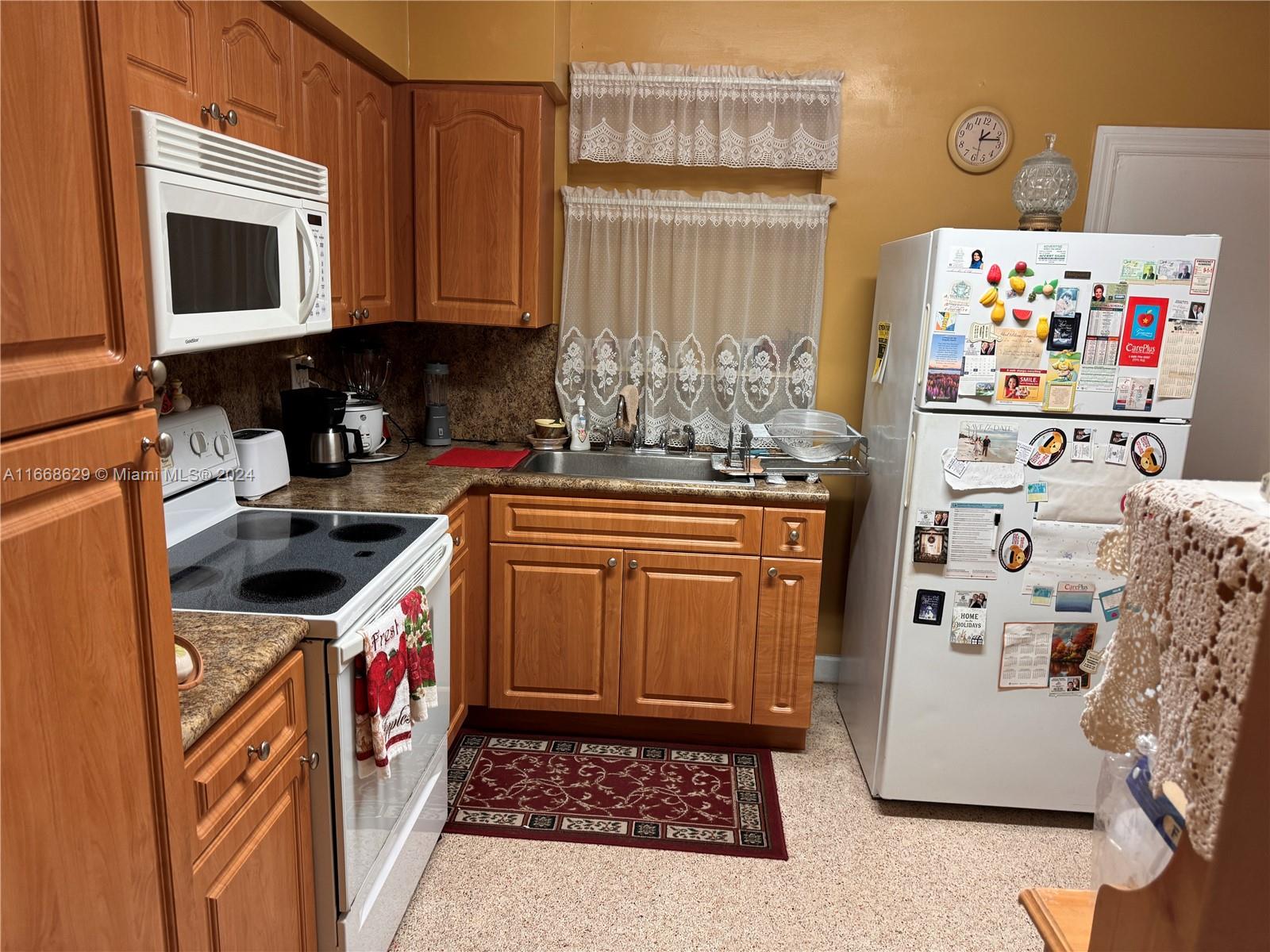 HIALEAH ESTATES - Residential