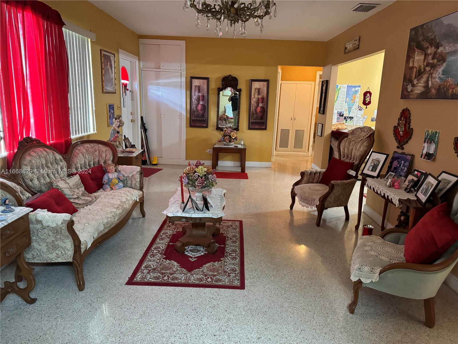 HIALEAH ESTATES - Residential