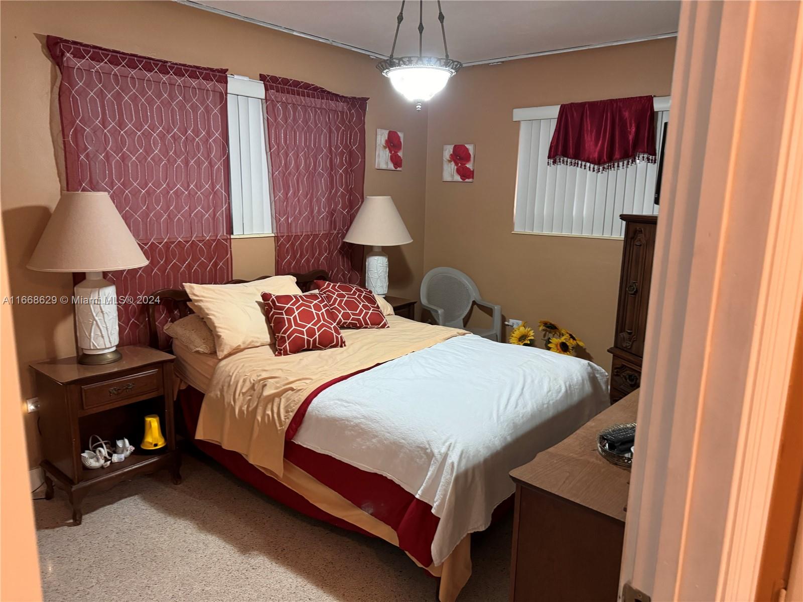 HIALEAH ESTATES - Residential