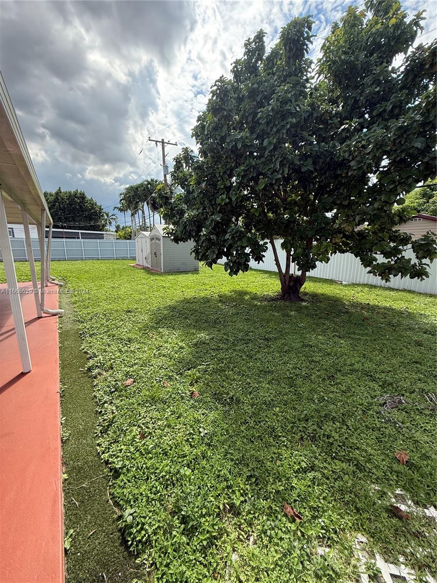HIALEAH ESTATES - Residential