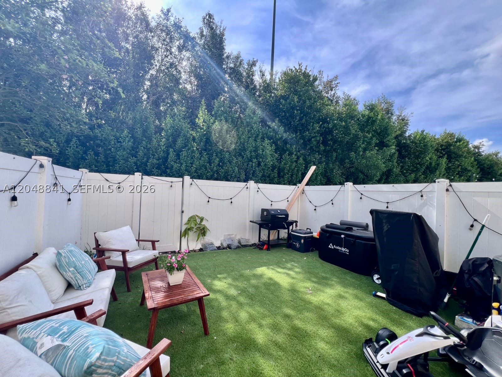 AQUABELLA NORTH REPLAT - Residential Lease