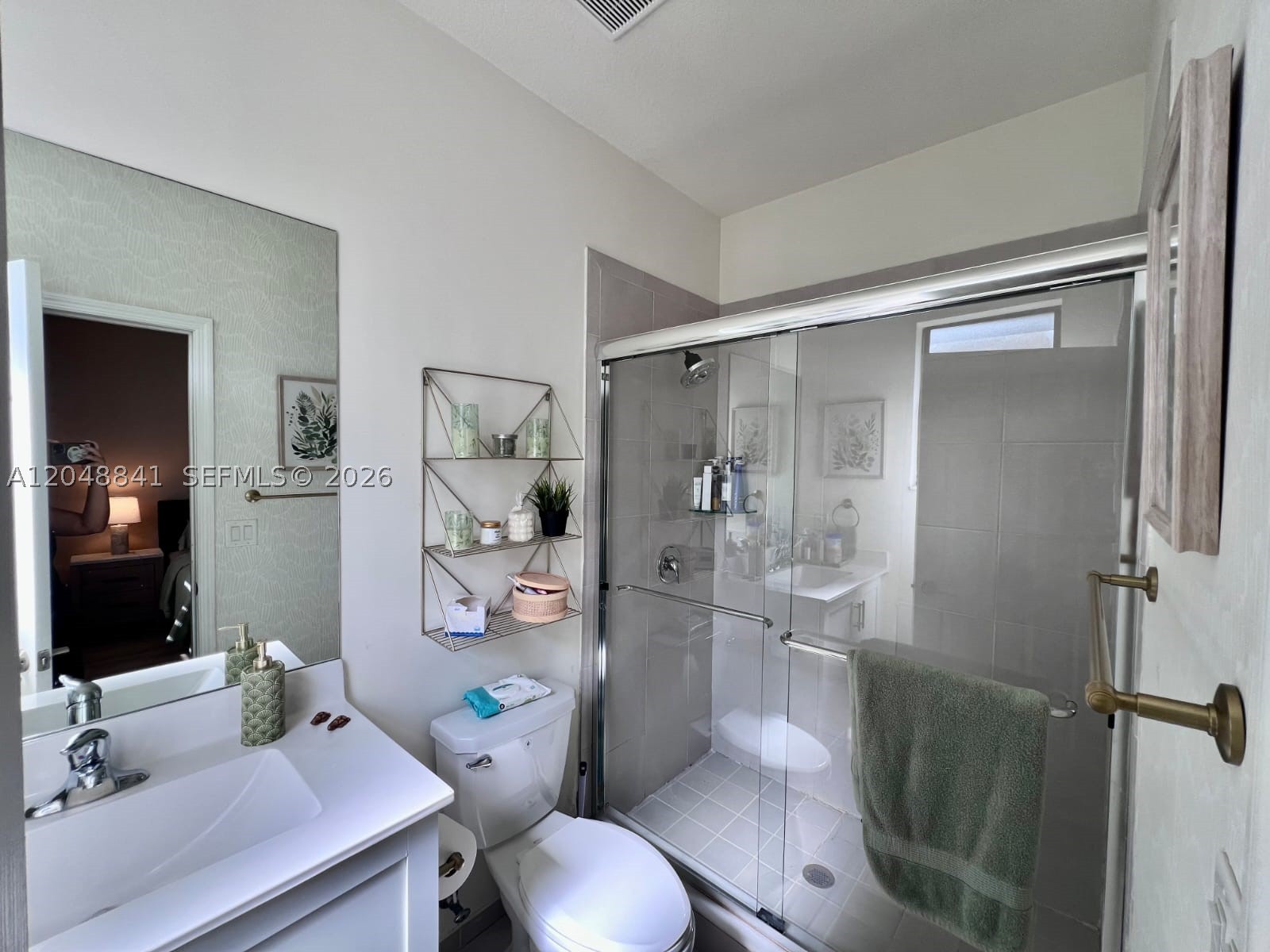 AQUABELLA NORTH REPLAT - Residential Lease