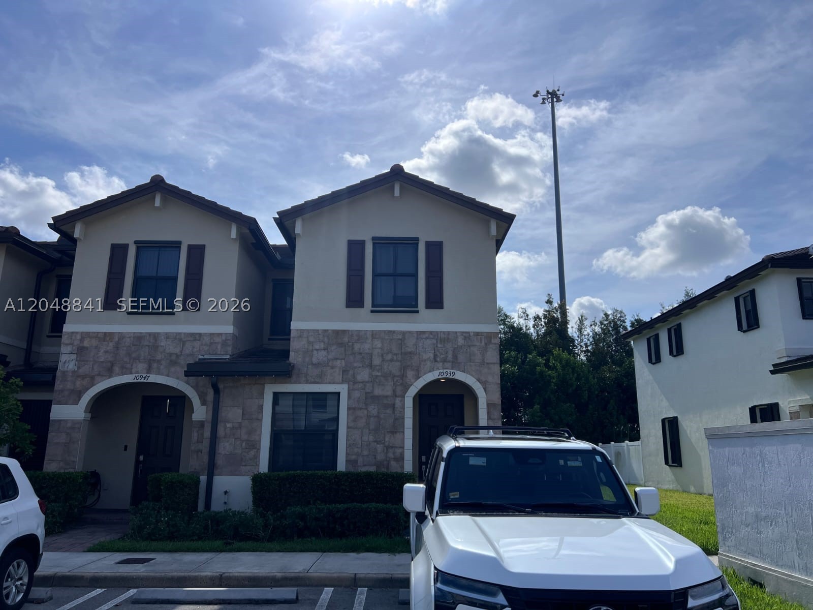 AQUABELLA NORTH REPLAT - Residential Lease
