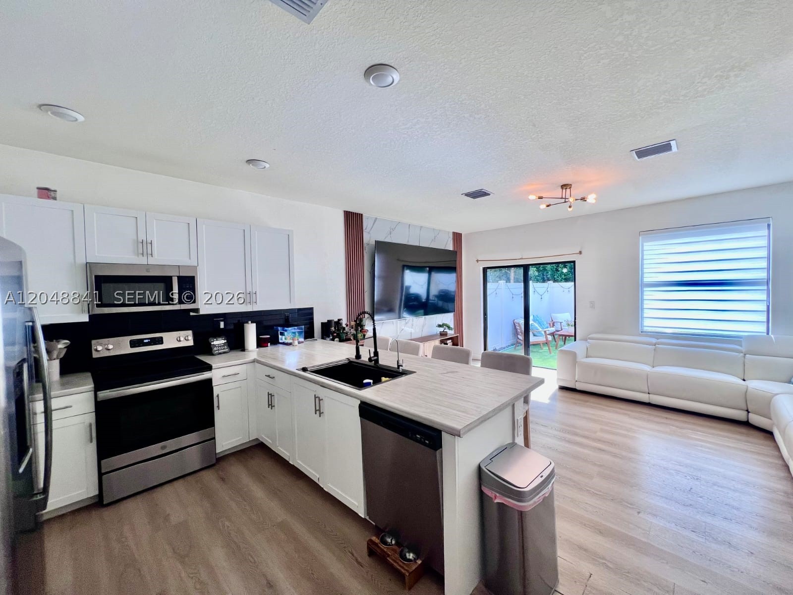 AQUABELLA NORTH REPLAT - Residential Lease