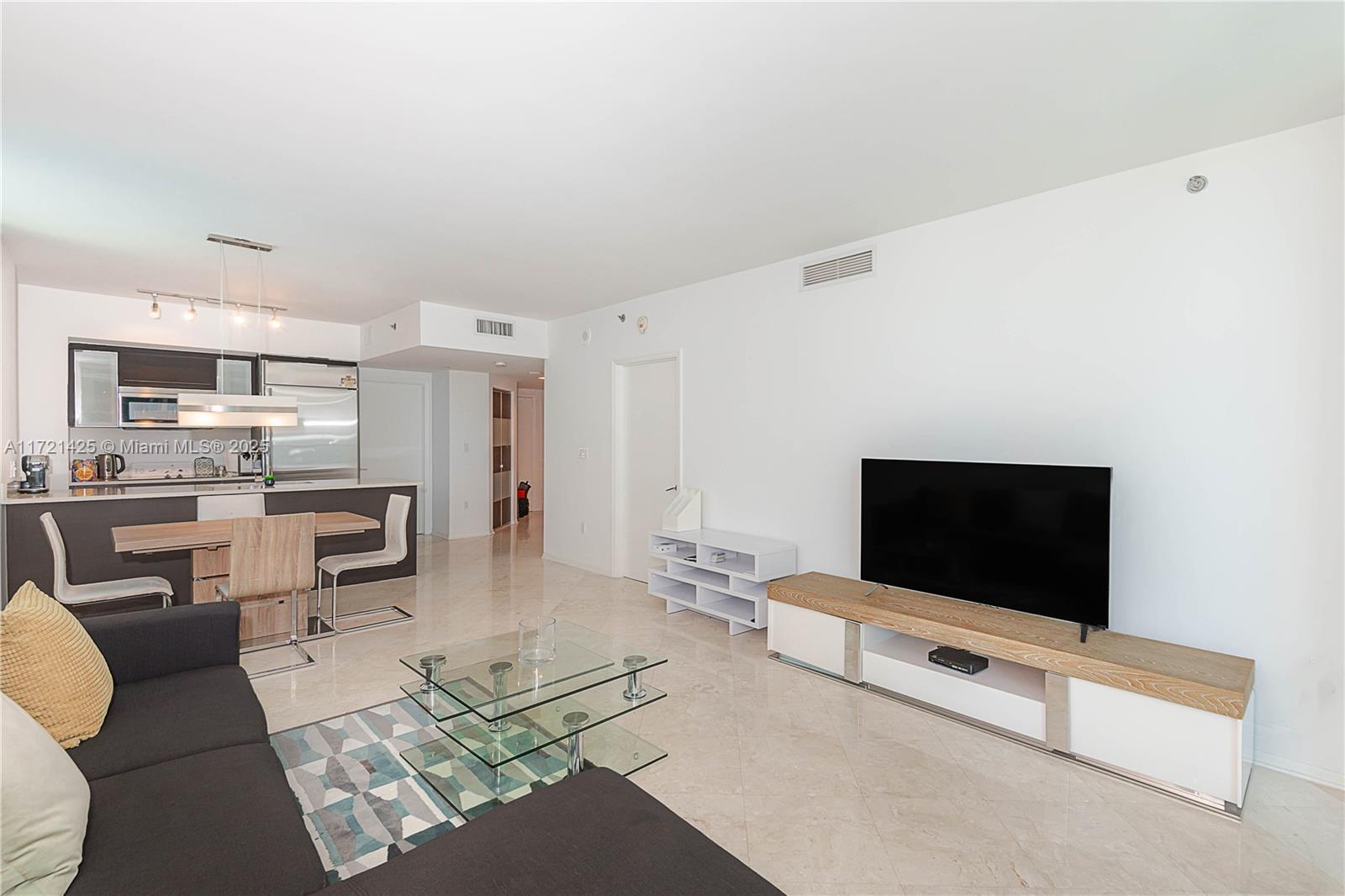 2/2 condo at 500 Brickell with a northern exposure combines luxury, convenience, and stunning views, making it an ideal choice for those seeking a modern urban lifestyle. Split floor plan with stainless steel appliances and beautiful quartz countertops. 24-hour security, gym, spa, and two pools. Perfect for owner-occupants or investors. Centrally located in Brickell. Must See!! Contact listing agent for showing. Max 30 Day Short term rental available.