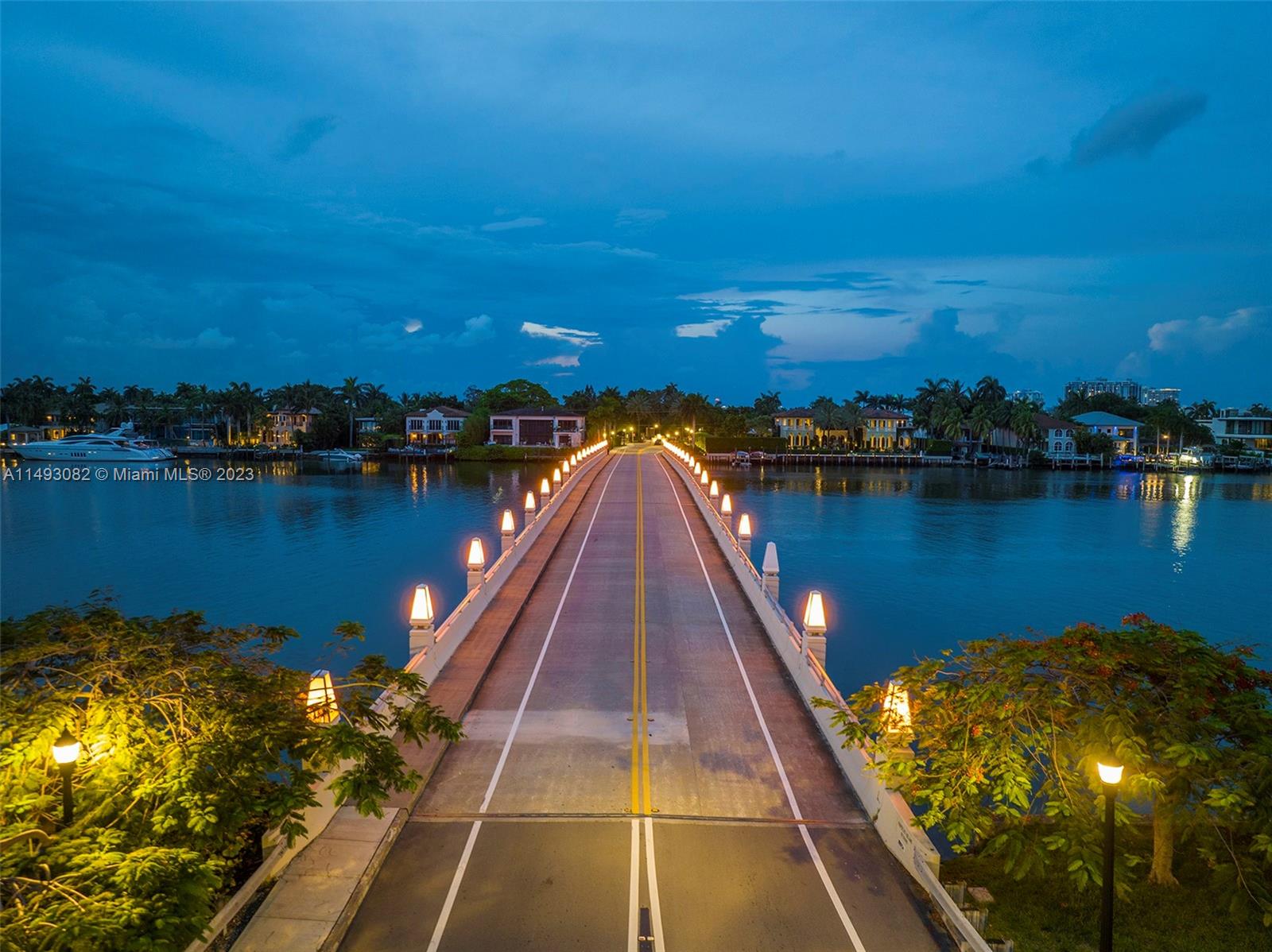 HIBISCUS ISLAND - Land
