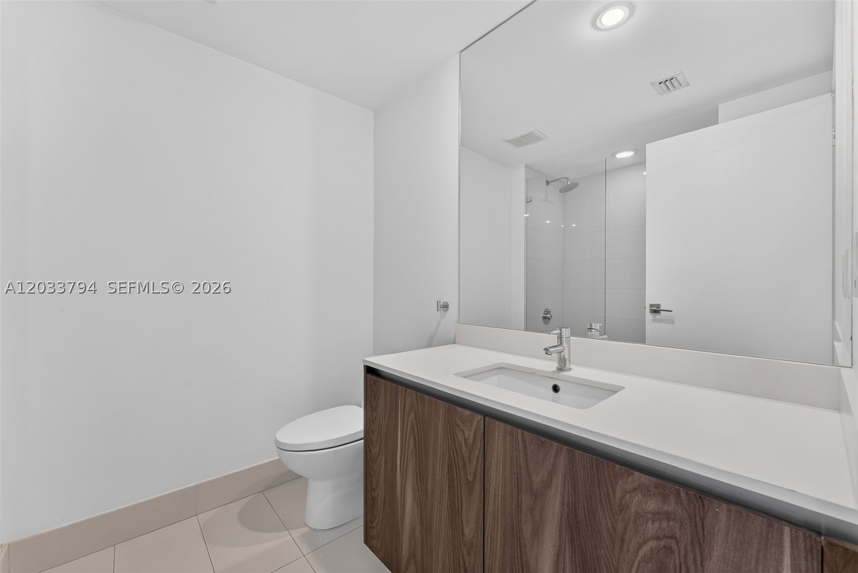 ONE PARAISO CONDO - Residential Lease