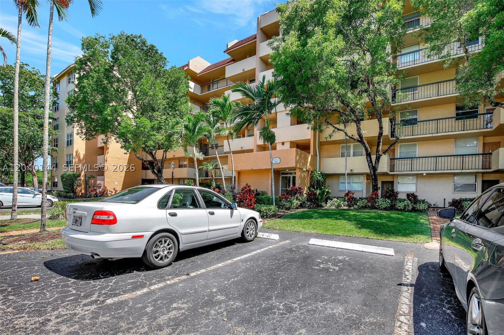 CONDOMINIUM 4 OF ENVIRON - Residential