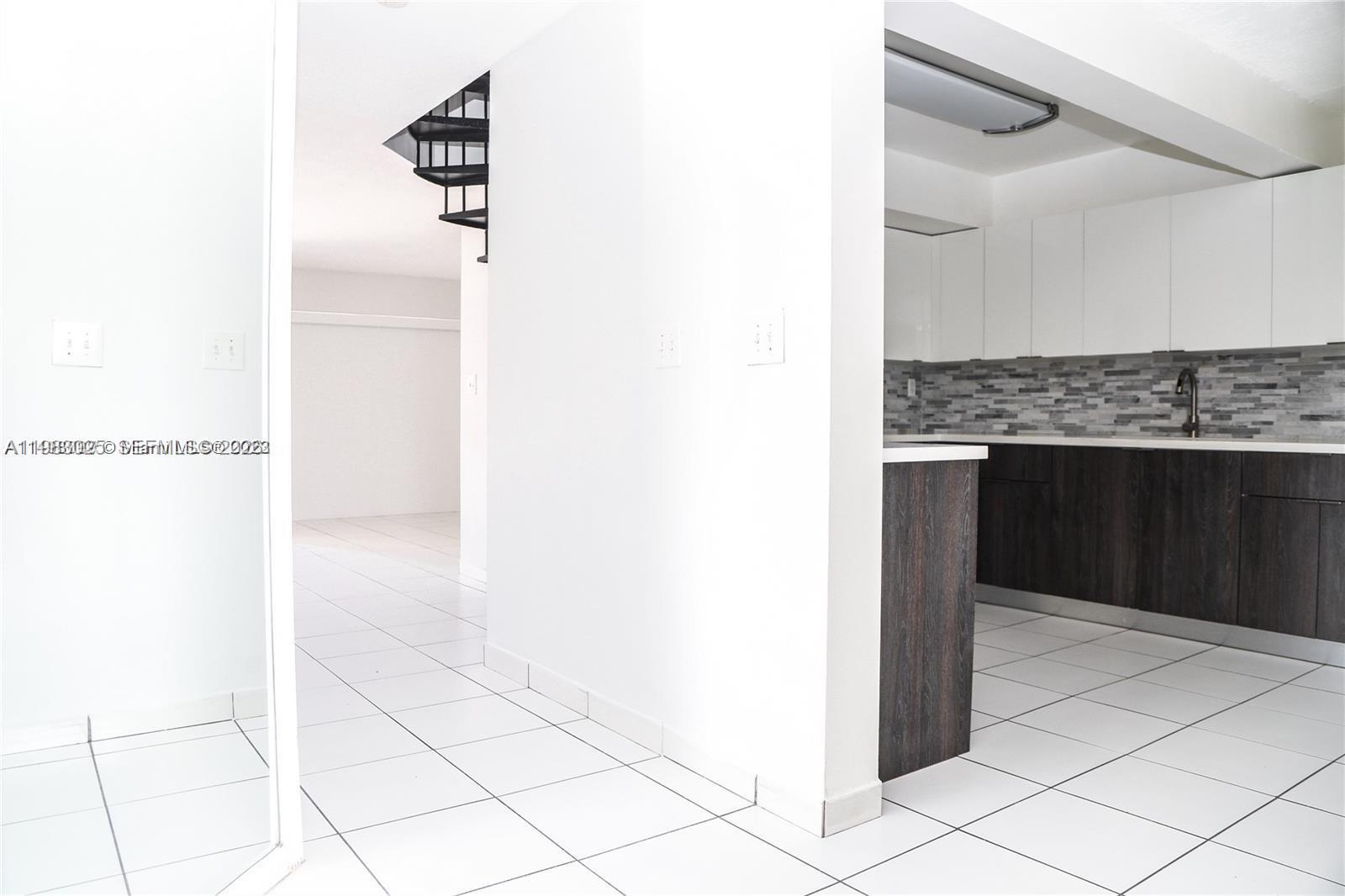 KENDALE WOODS NORTH CONDO - Residential