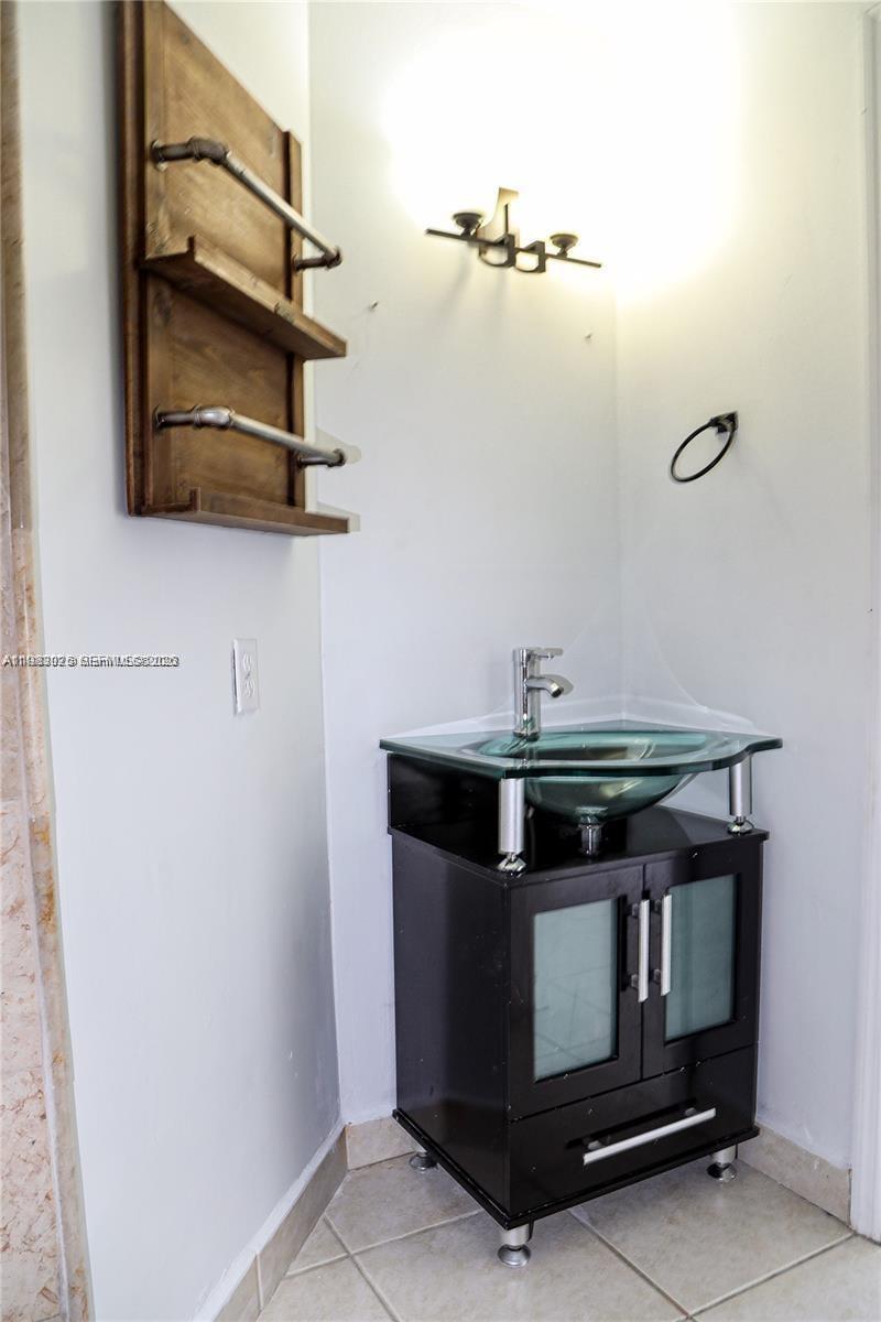 KENDALE WOODS NORTH CONDO - Residential