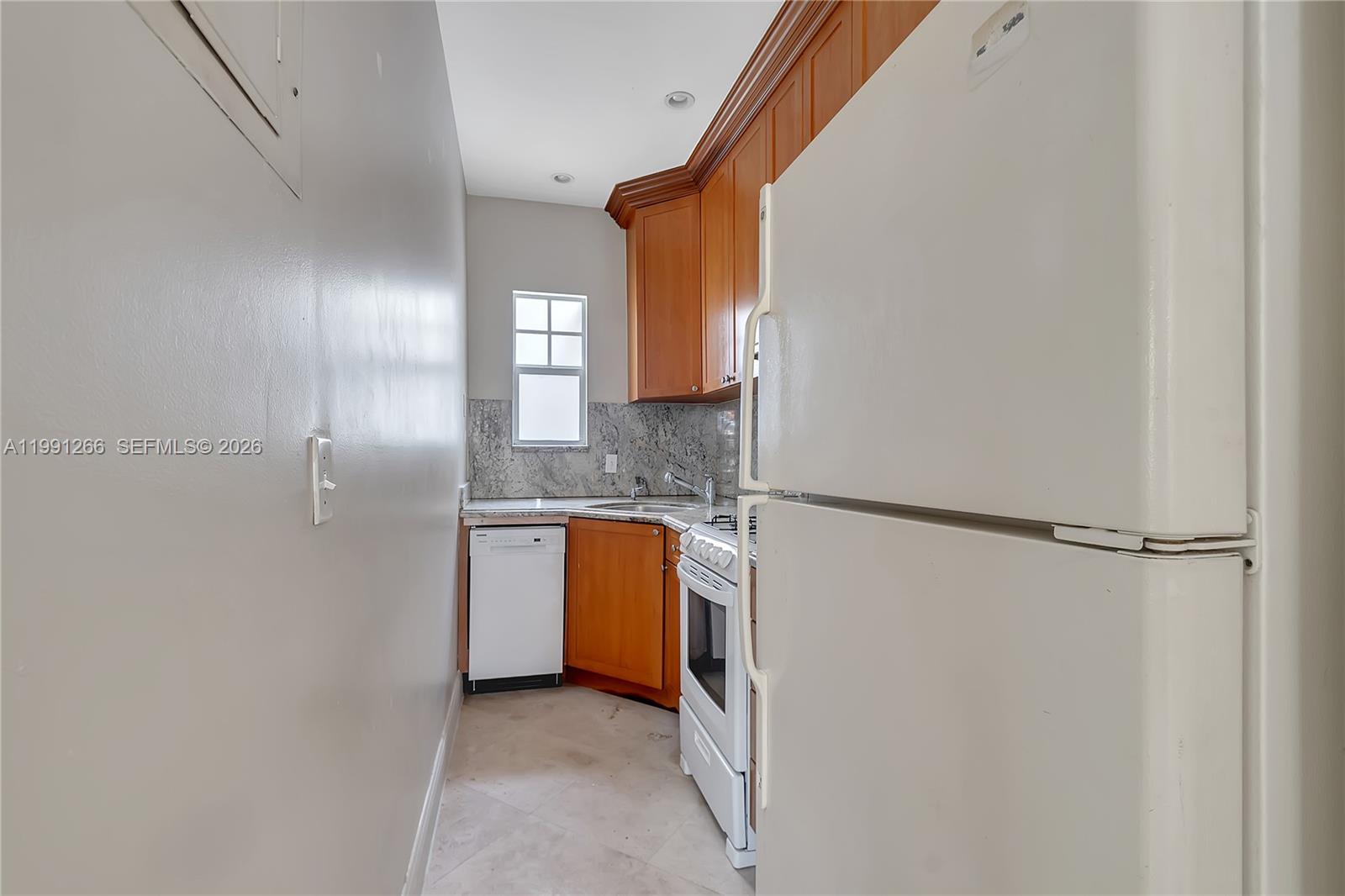 LENOX MANOR - Residential Lease