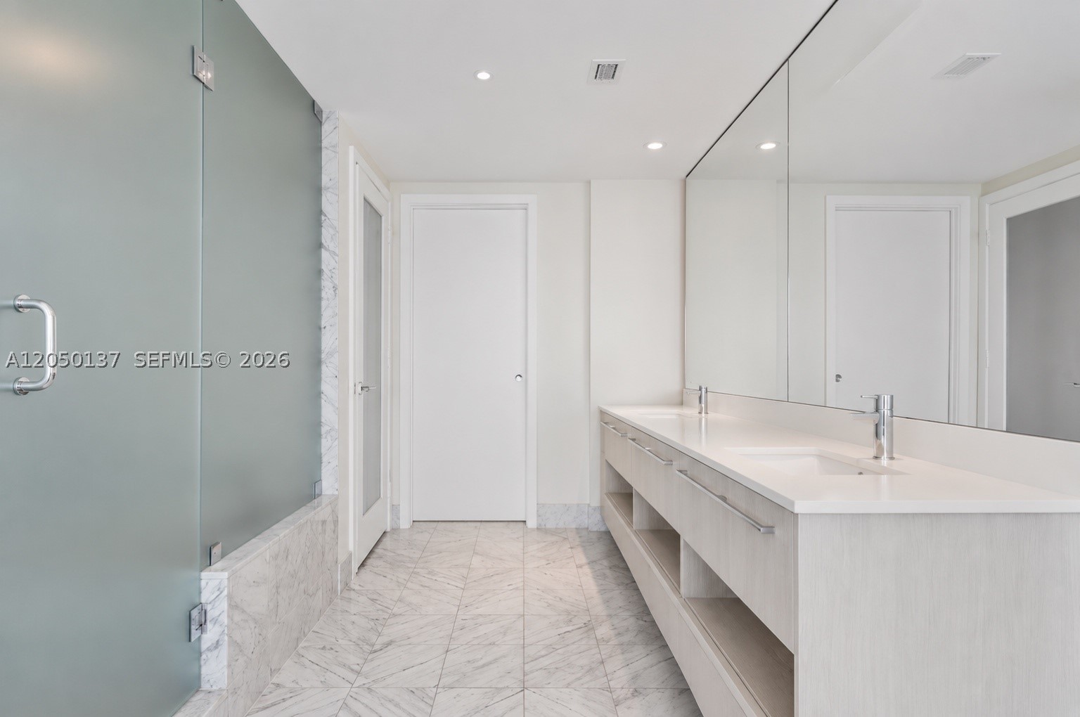 ONE PARAISO CONDO - Residential