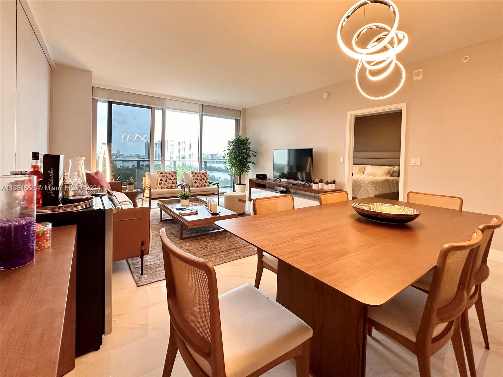 THE HARBOUR NORTH CONDO - Residential