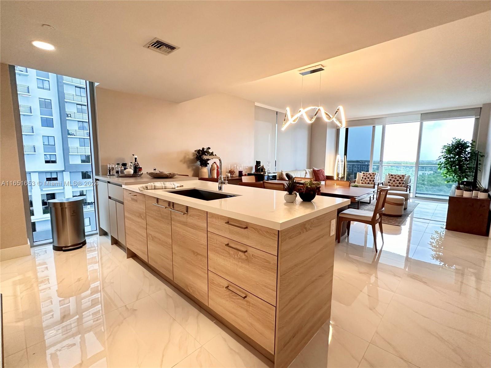 THE HARBOUR NORTH CONDO - Residential