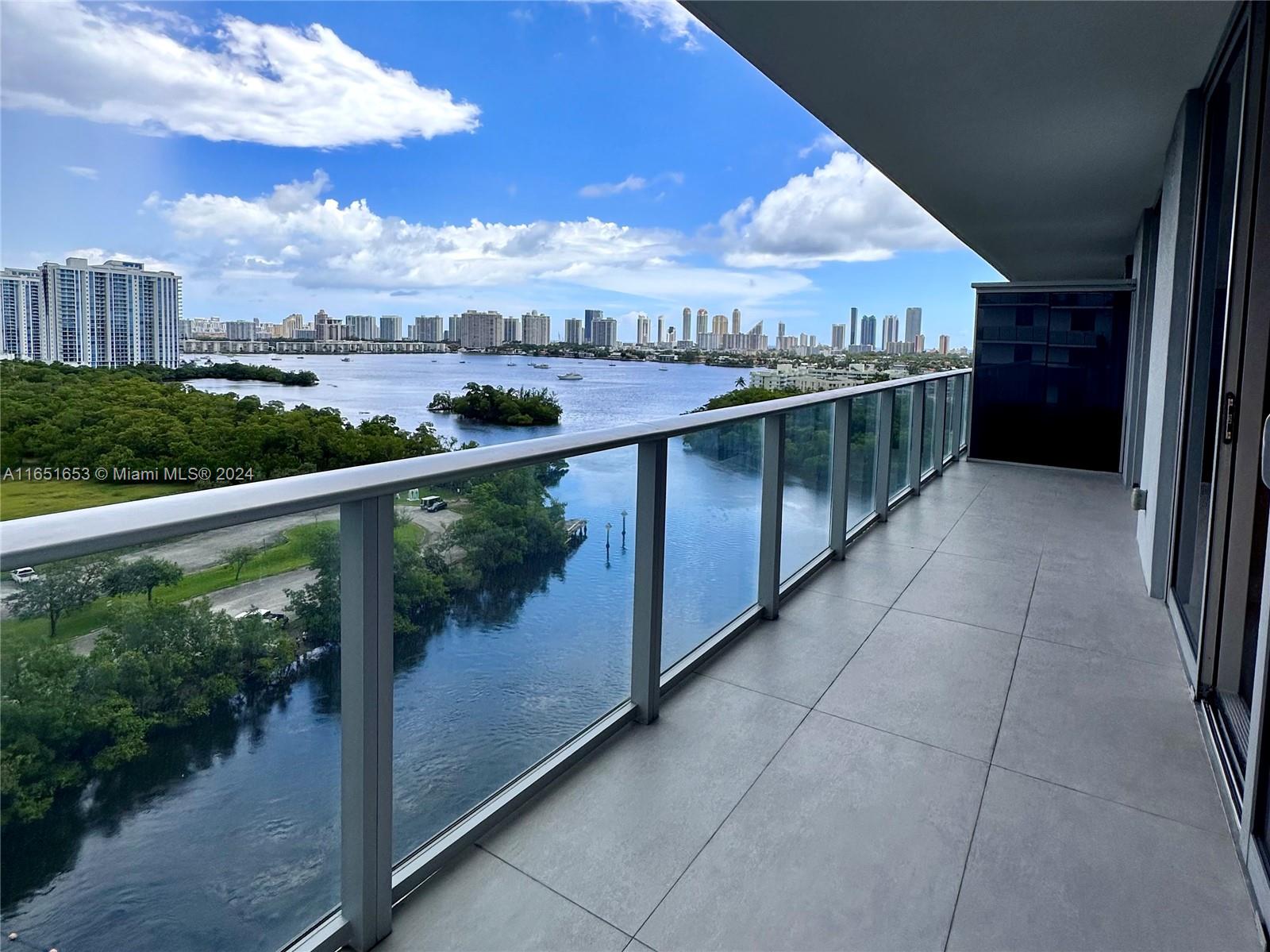 THE HARBOUR NORTH CONDO - Residential