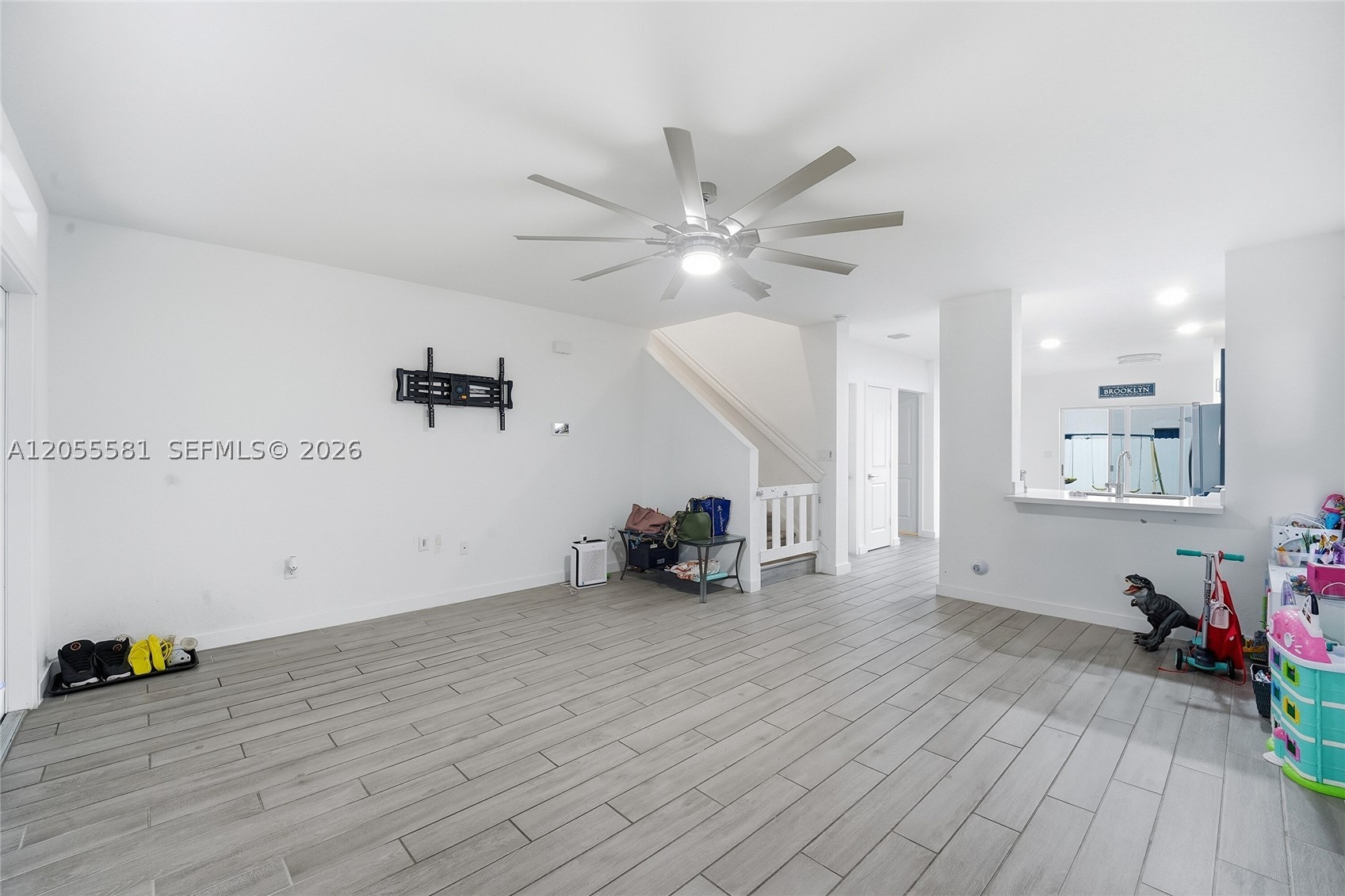 ROYAL HOMES WEST - Residential