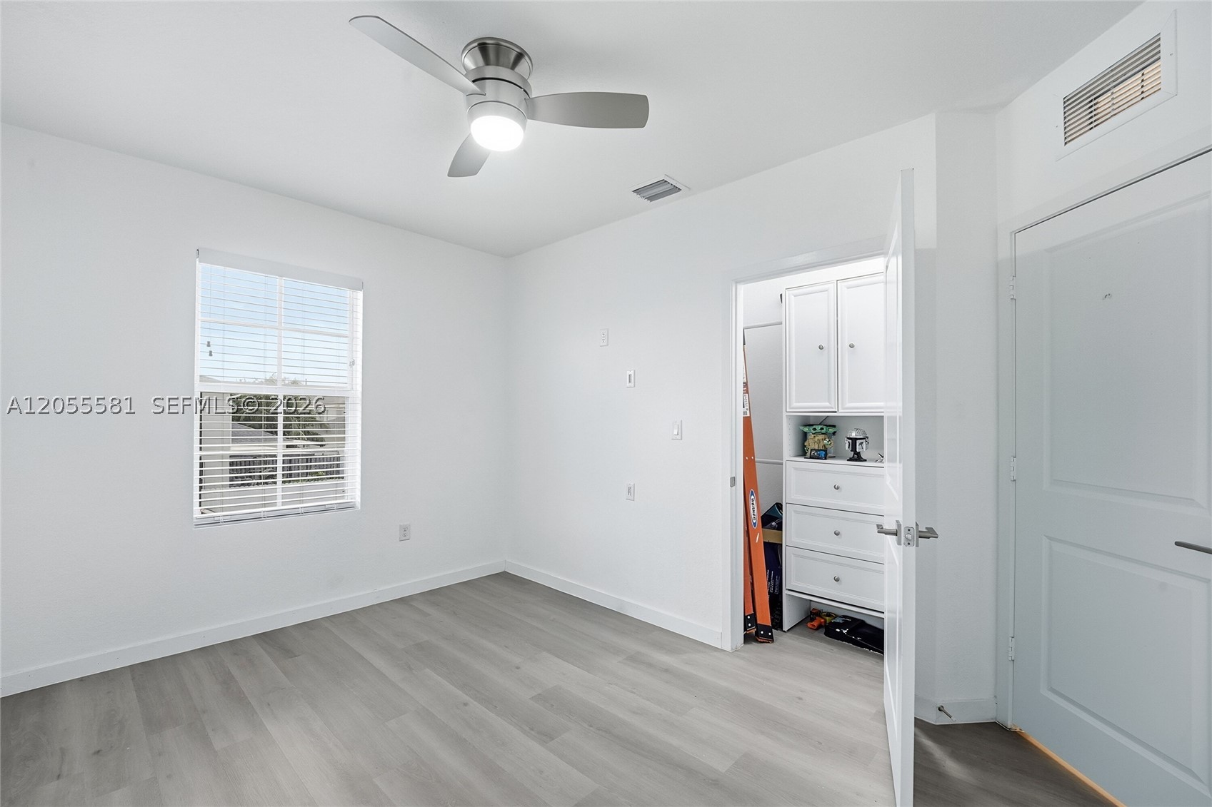 ROYAL HOMES WEST - Residential