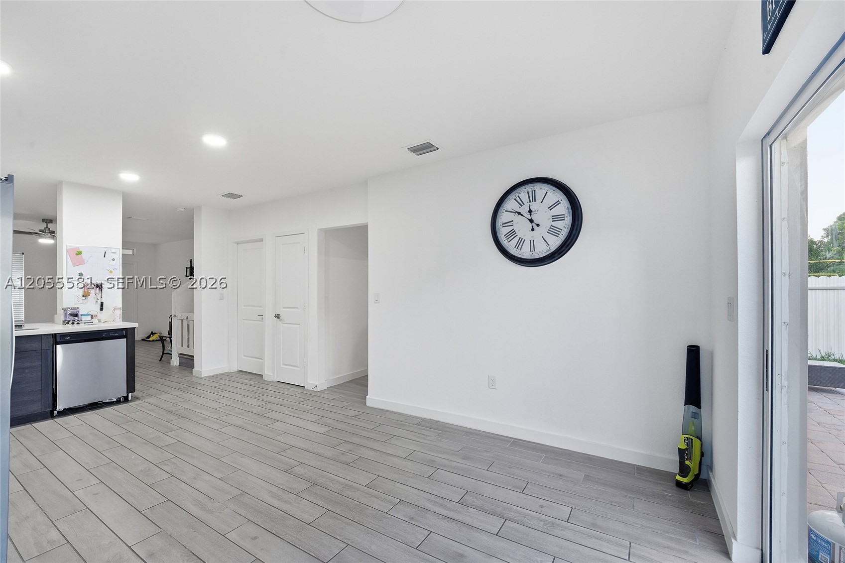 ROYAL HOMES WEST - Residential