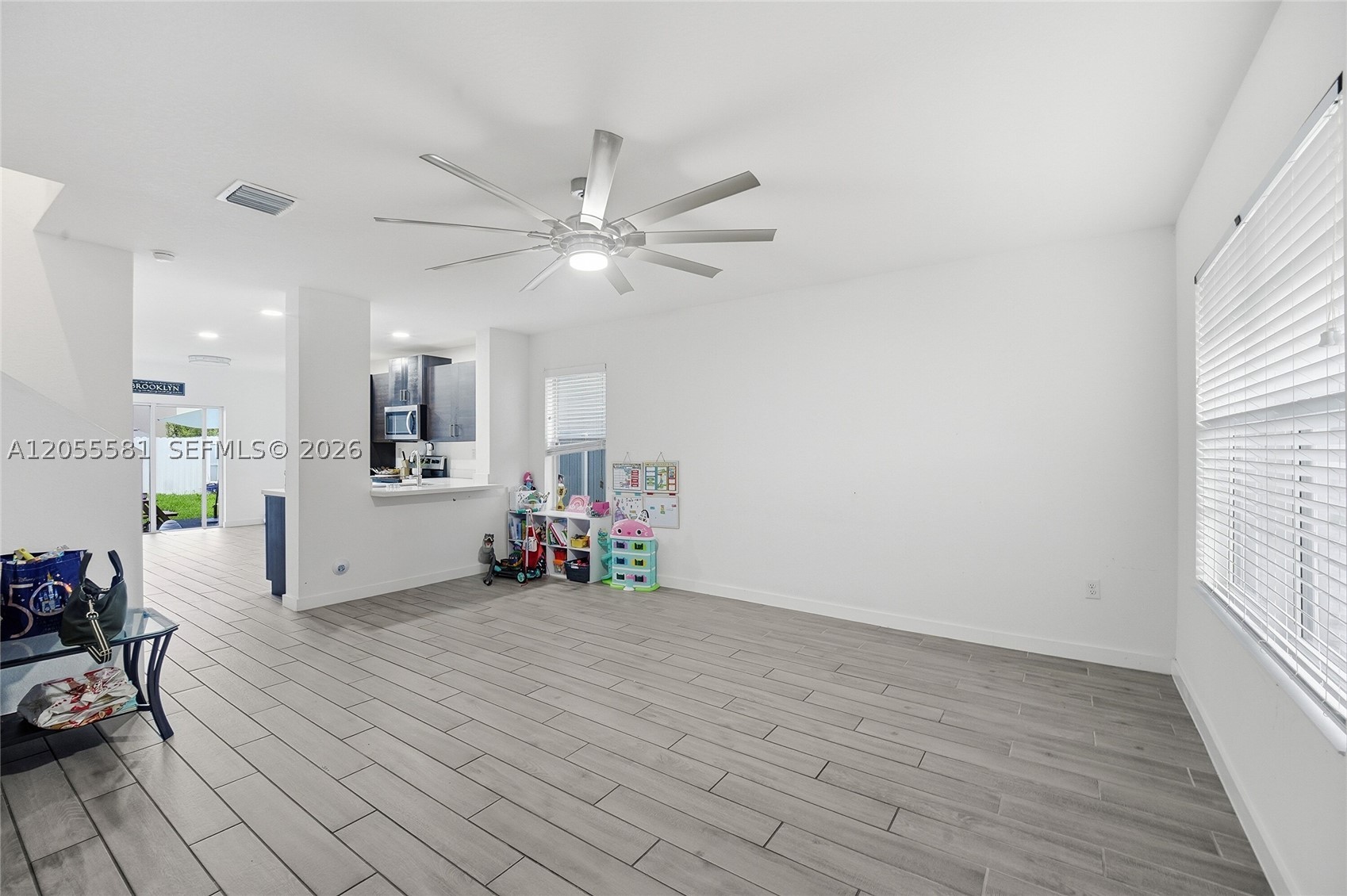 ROYAL HOMES WEST - Residential