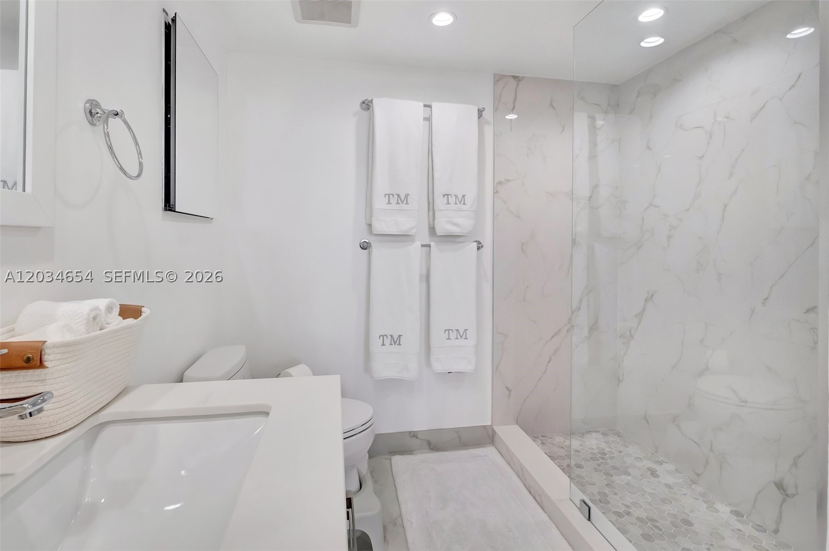 GROVE ISLE CONDO - Residential Lease