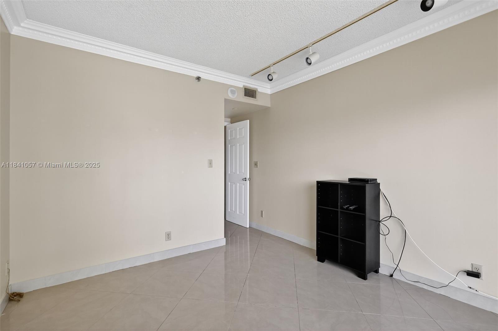 THE LANDMARK CONDO - Residential