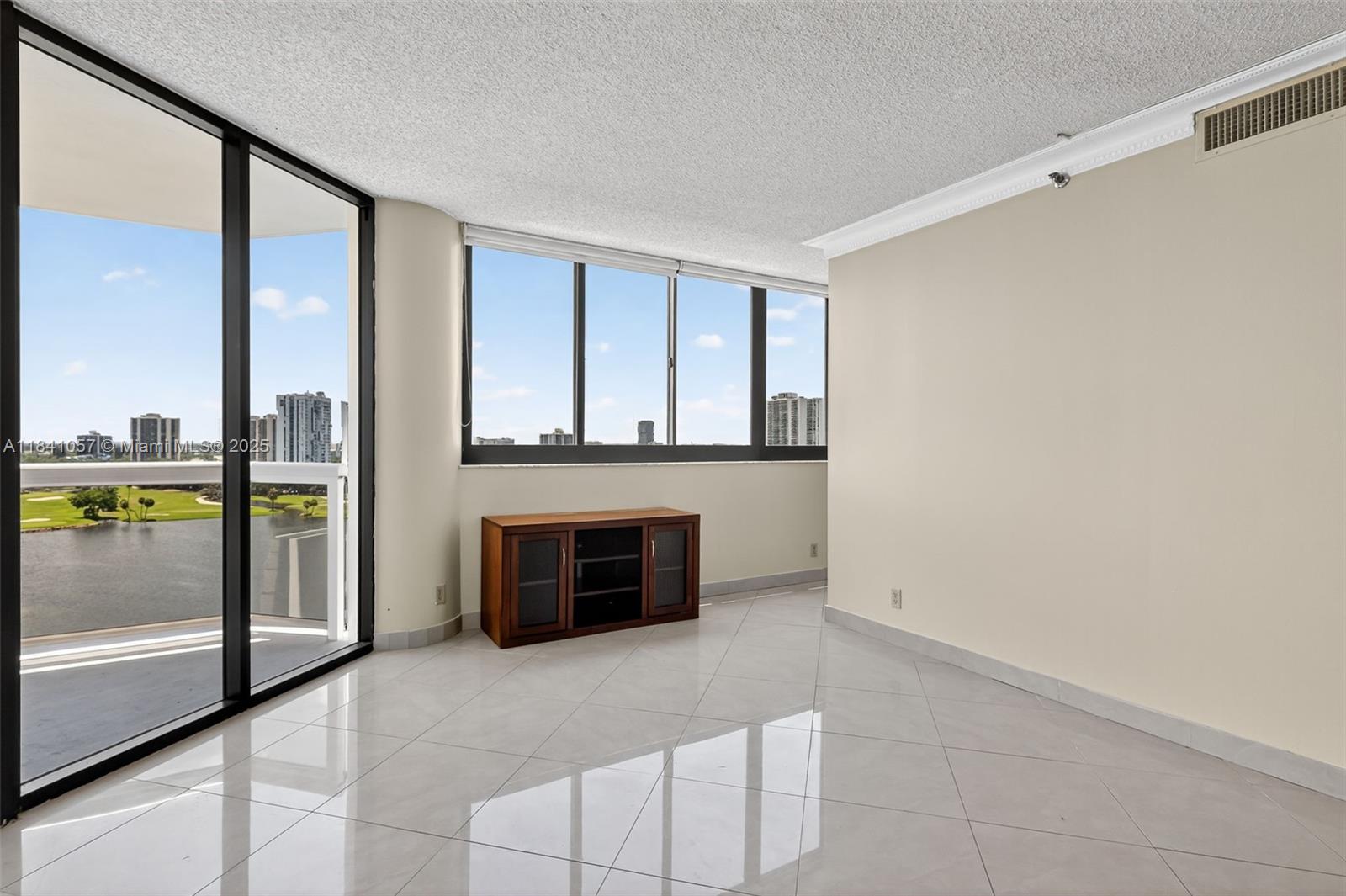 THE LANDMARK CONDO - Residential