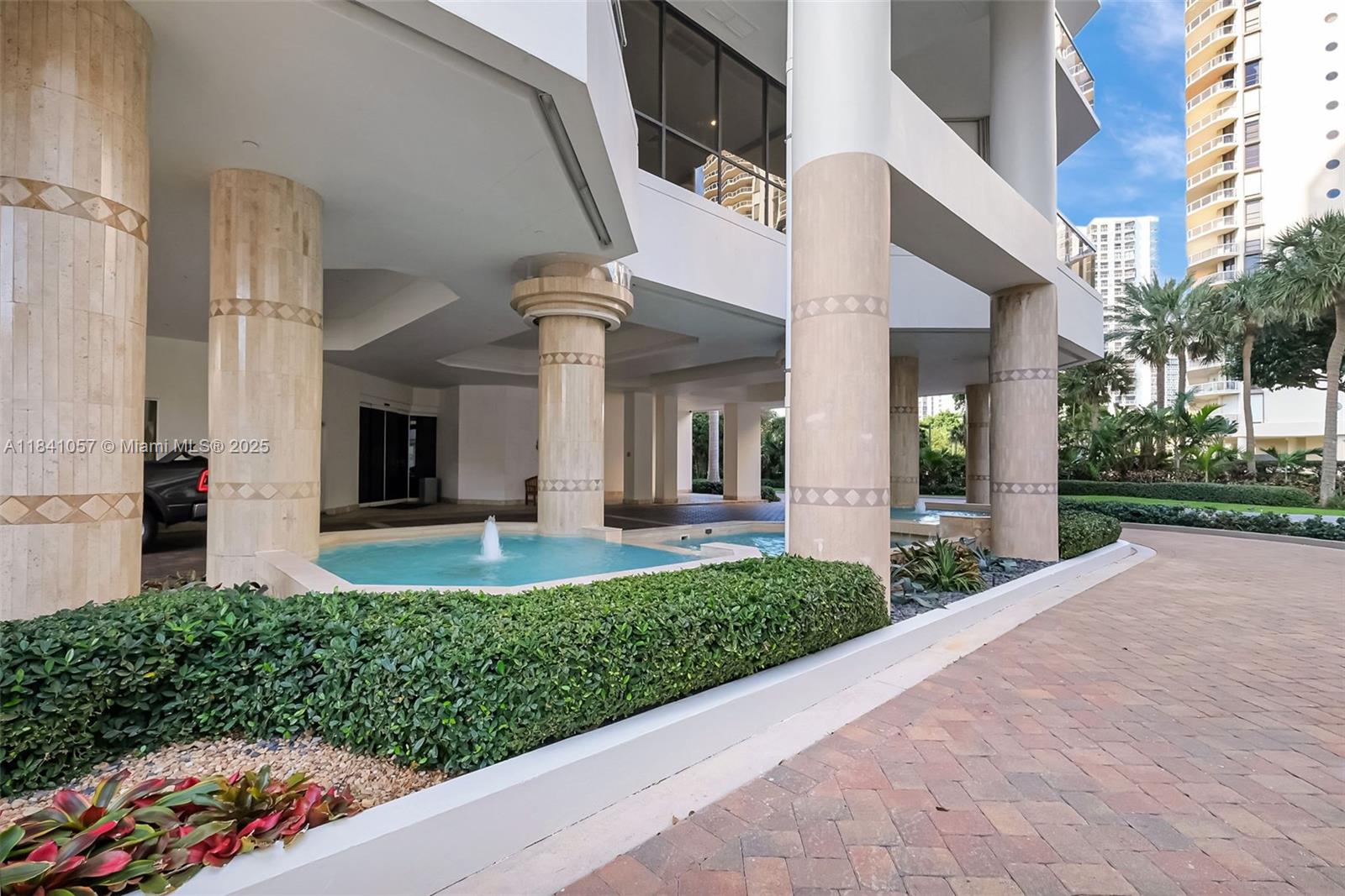 THE LANDMARK CONDO - Residential