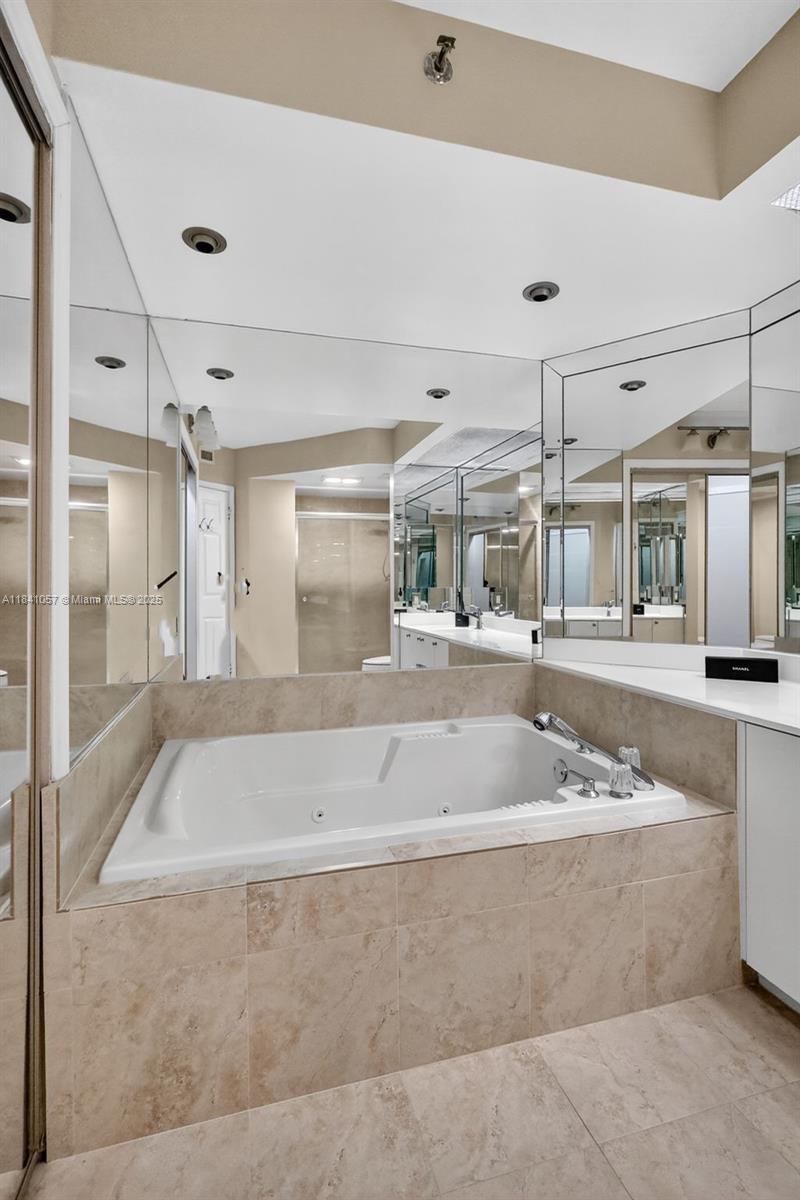 THE LANDMARK CONDO - Residential
