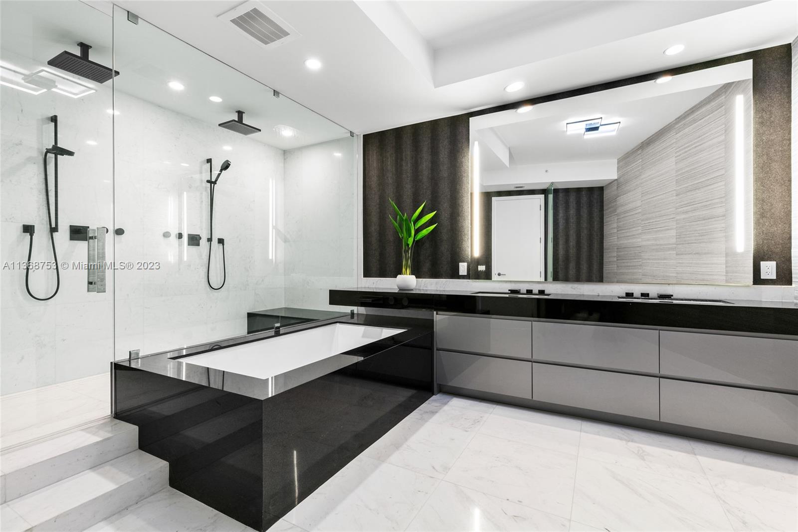18555 COLLINS AVENUE COND - Residential